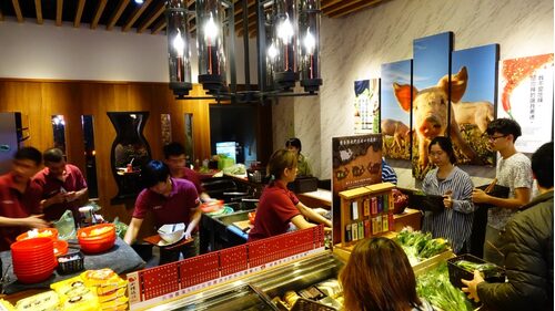 小豬很忙 蔬果滷味 品牌形象