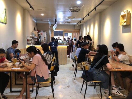 日十 早午食 品牌形象