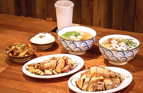 彭富貴 泉水雞飯、雞湯米粉