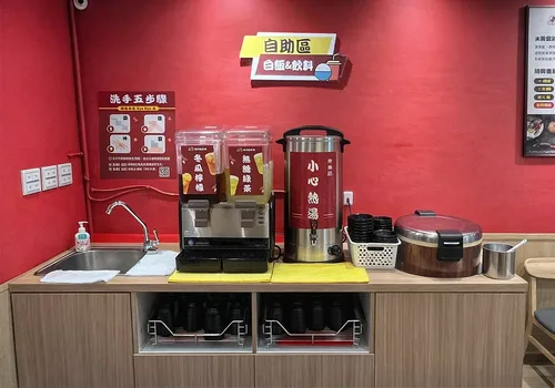 正濟南黃燜雞米飯 品牌形象