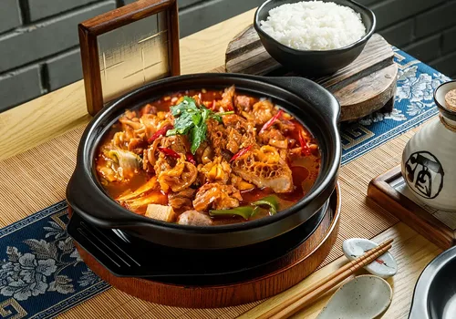 正濟南黃燜雞米飯 產品介紹