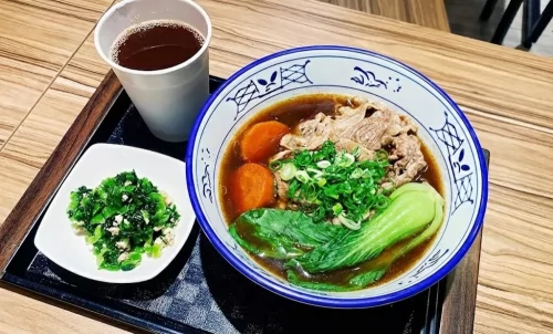 老福家常牛肉麵 雞白湯拉麵 產品介紹